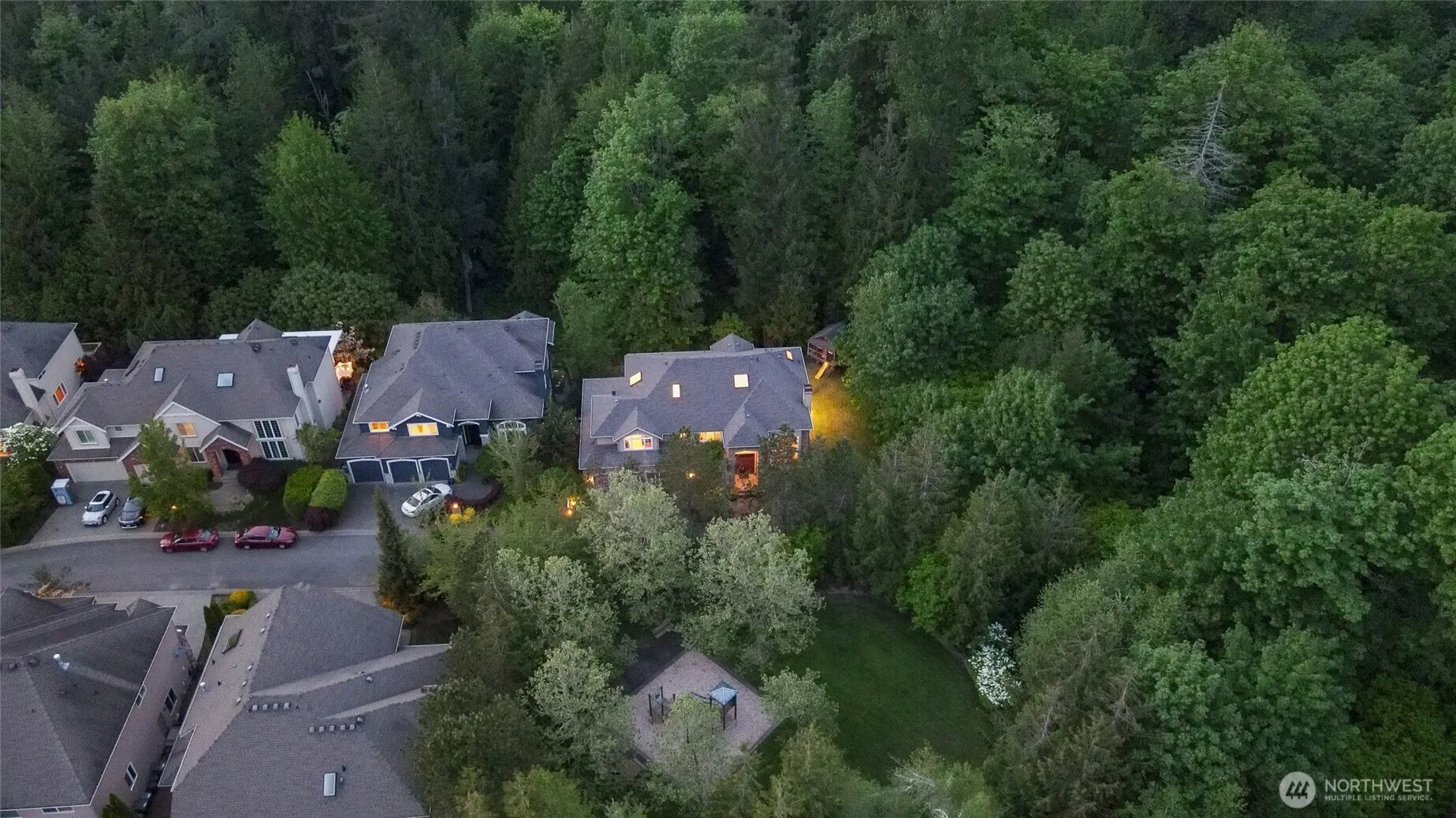 25846 NE 4th Place , Sammamish, WA 98074