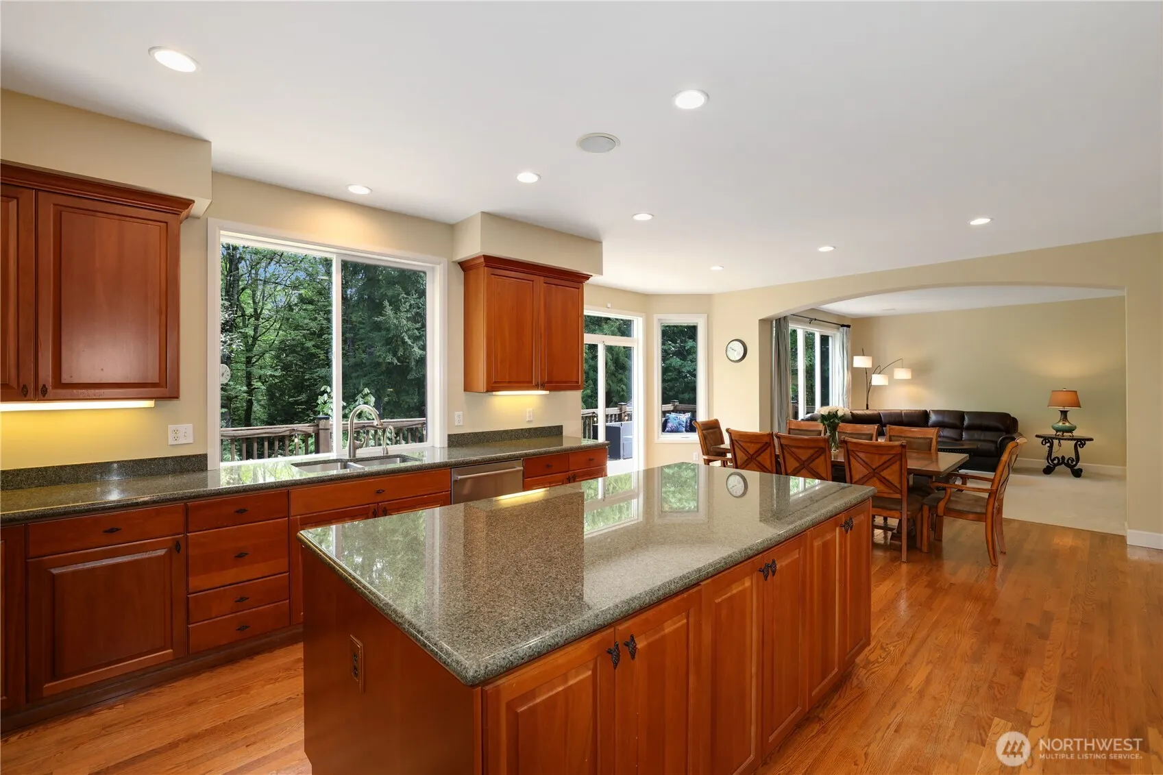 25846 NE 4th Place , Sammamish, WA 98074