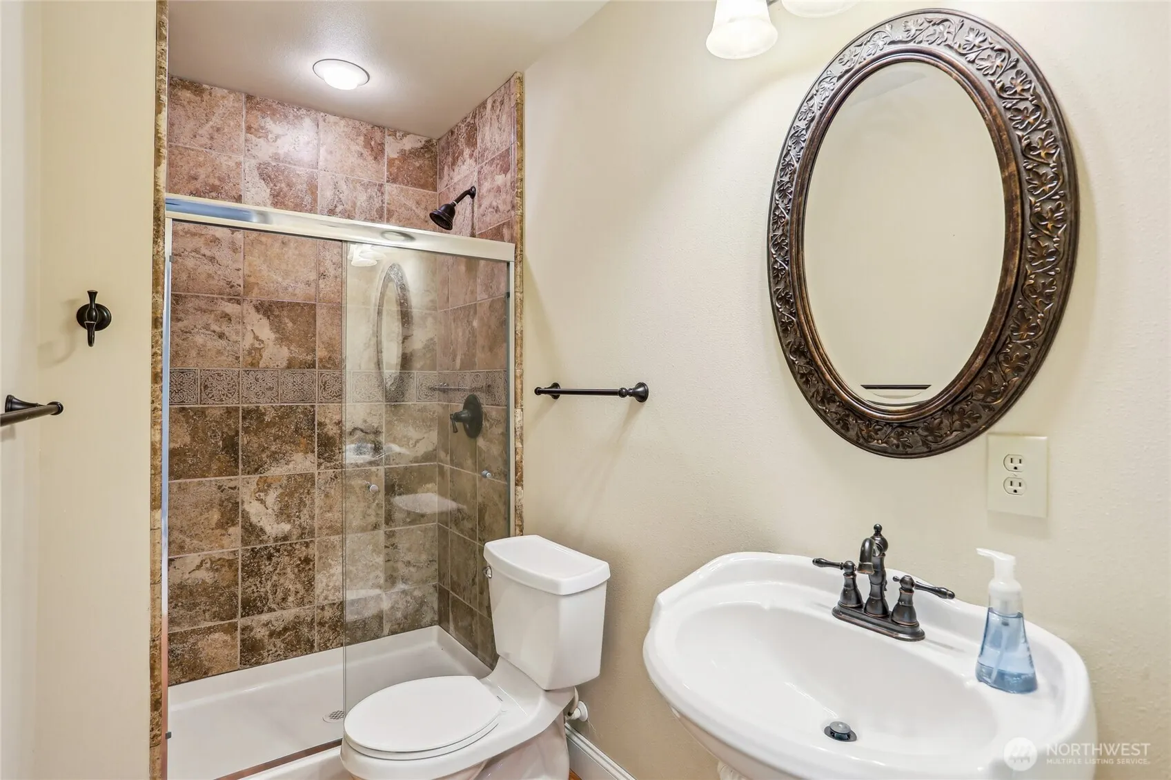 25846 NE 4th Place , Sammamish, WA 98074