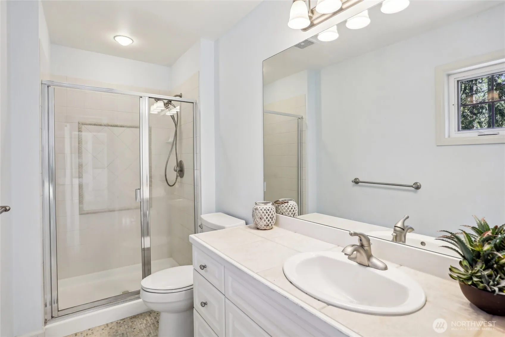 25846 NE 4th Place , Sammamish, WA 98074