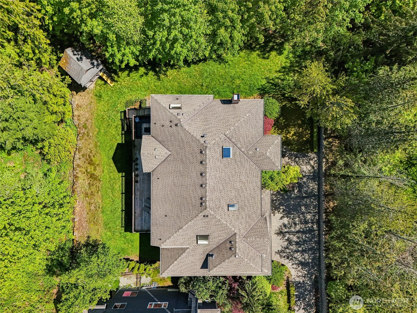 25846 NE 4th Place , Sammamish, WA 98074