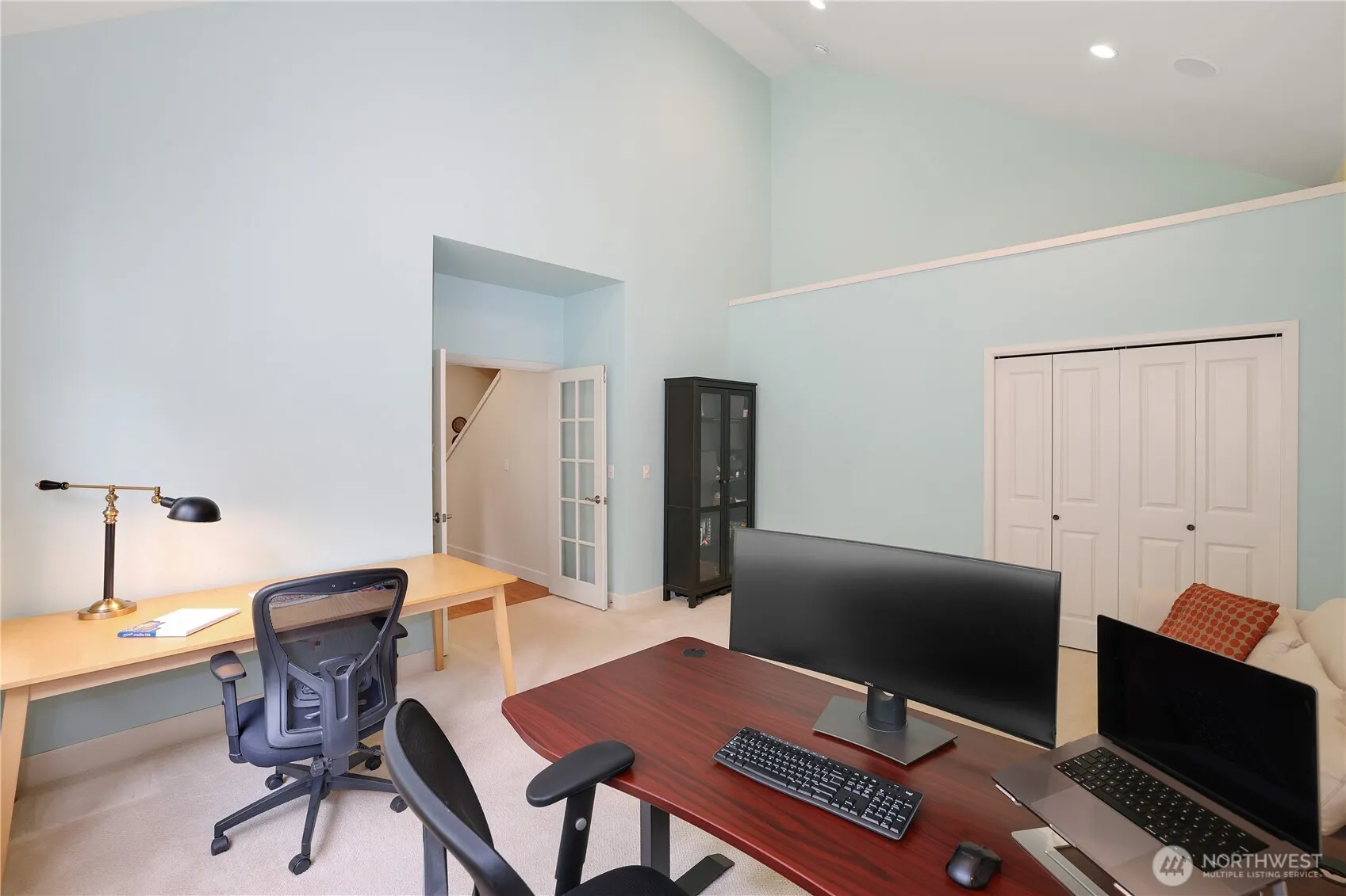25846 NE 4th Place , Sammamish, WA 98074