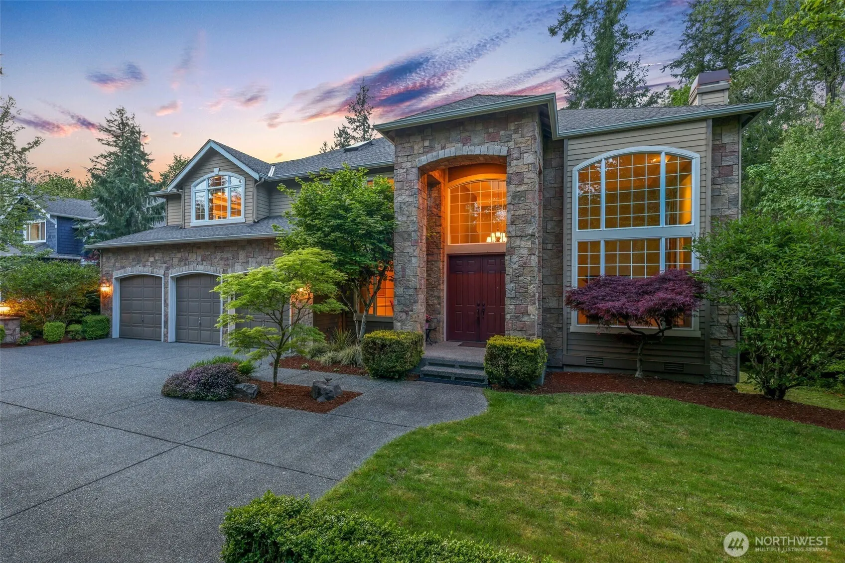 25846 NE 4th Place , Sammamish, WA 98074