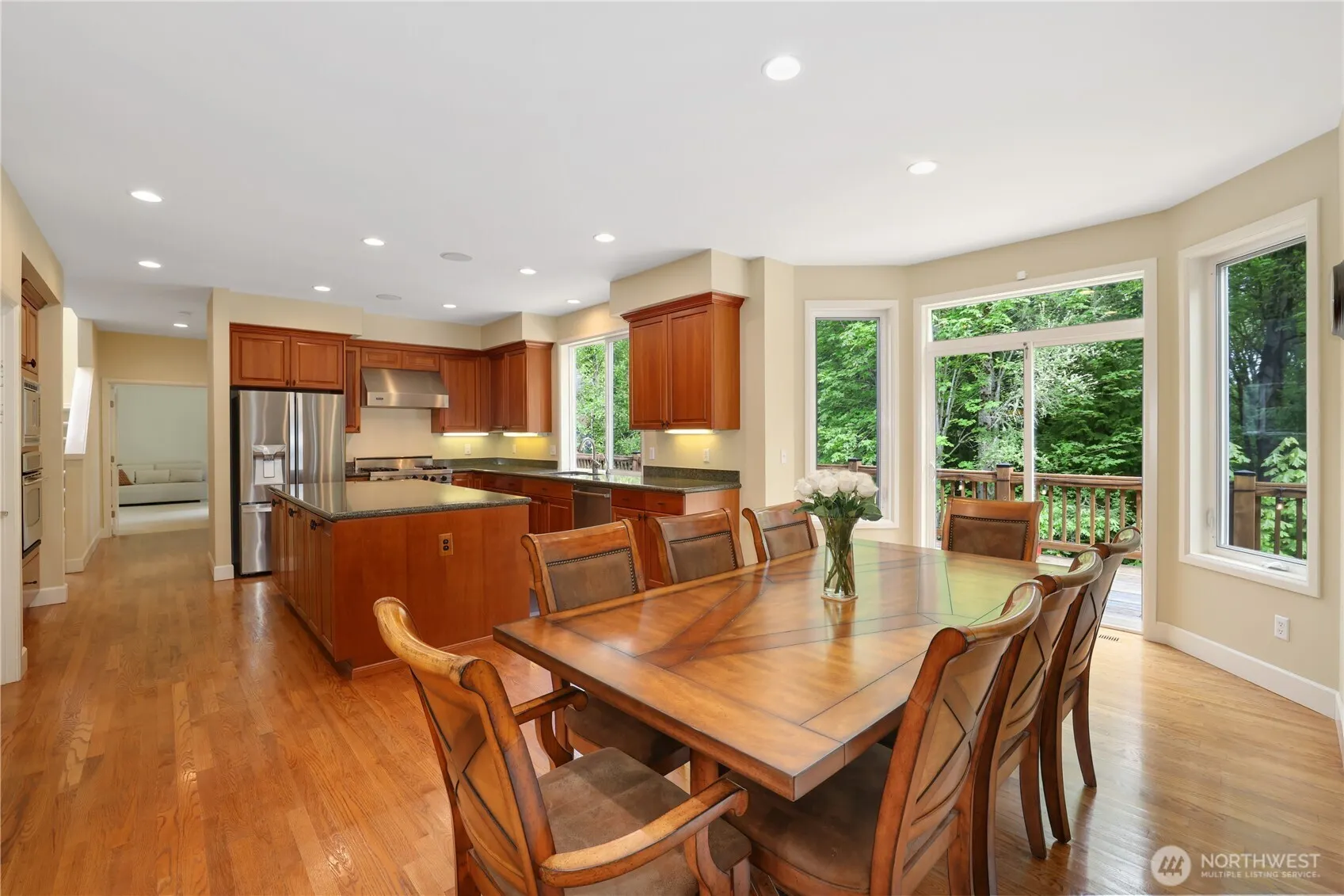 25846 NE 4th Place , Sammamish, WA 98074