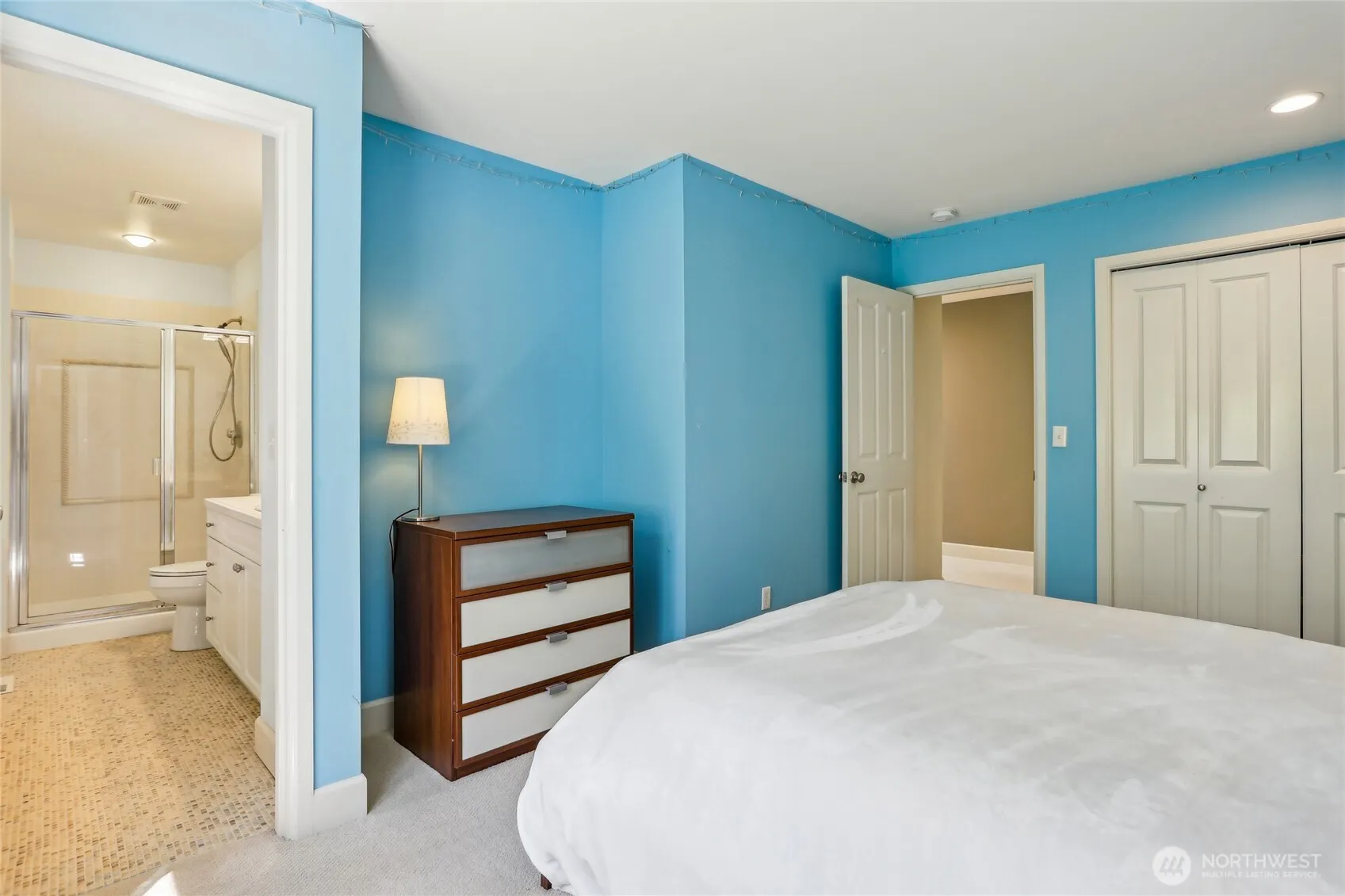 25846 NE 4th Place , Sammamish, WA 98074