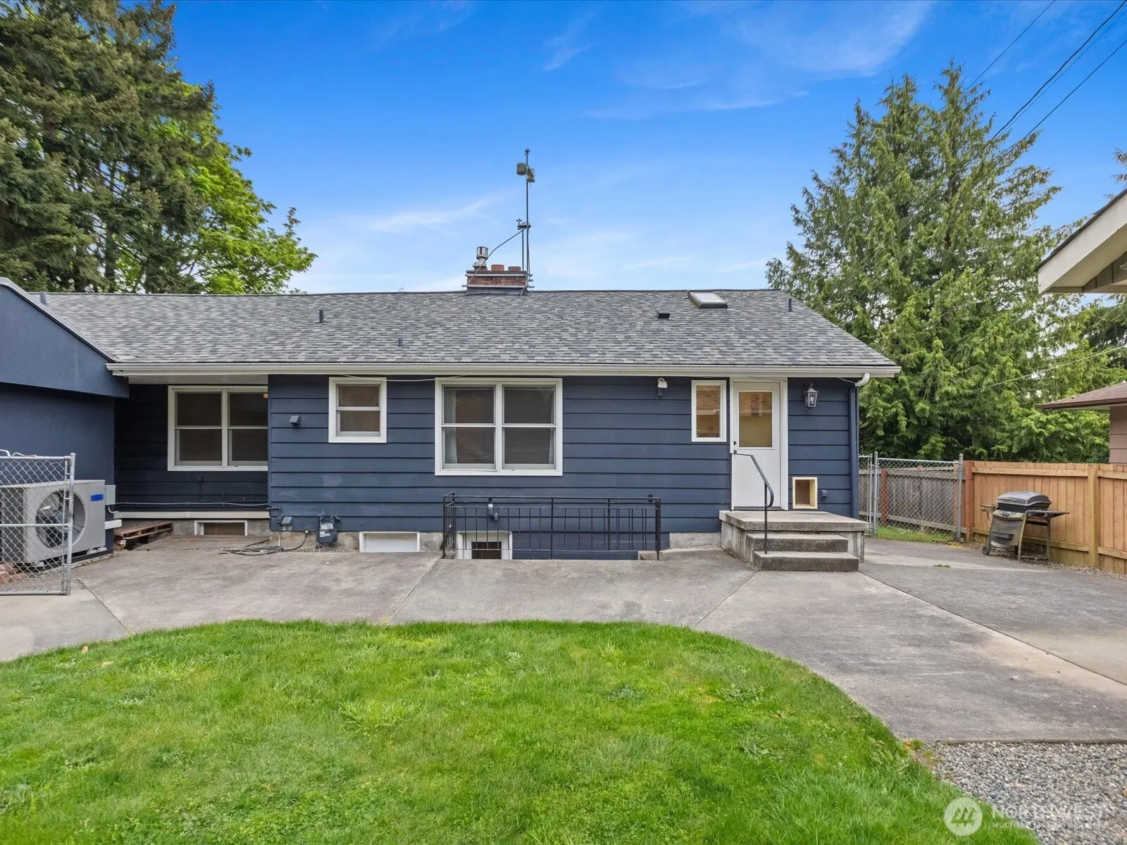 10723 Densmore Avenue N, Seattle, WA 98133
