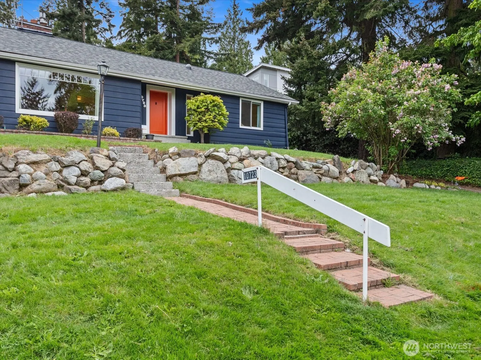 10723 Densmore Avenue N, Seattle, WA 98133