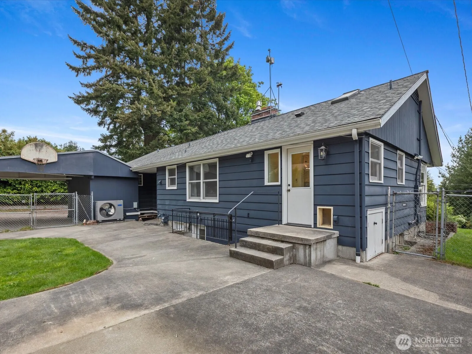 10723 Densmore Avenue N, Seattle, WA 98133