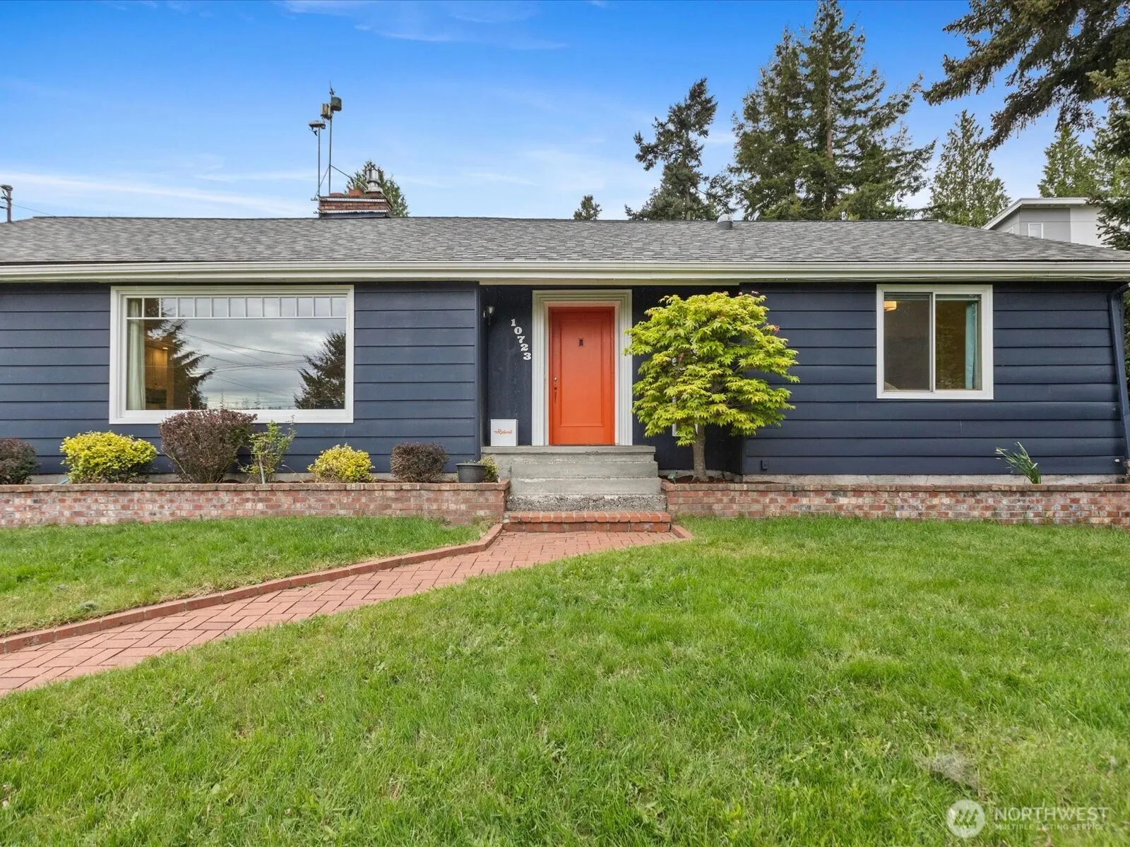 10723 Densmore Avenue N, Seattle, WA 98133
