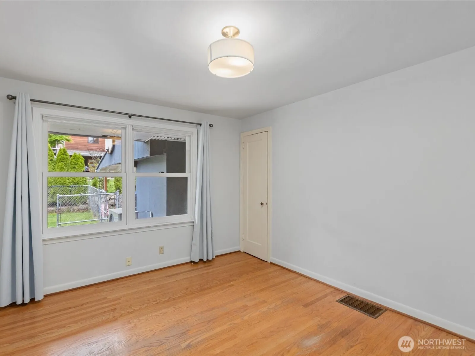 10723 Densmore Avenue N, Seattle, WA 98133