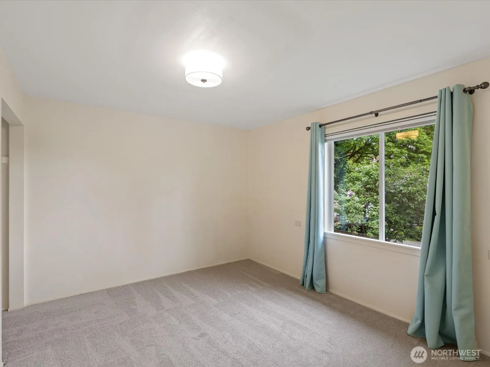 10723 Densmore Avenue N, Seattle, WA 98133