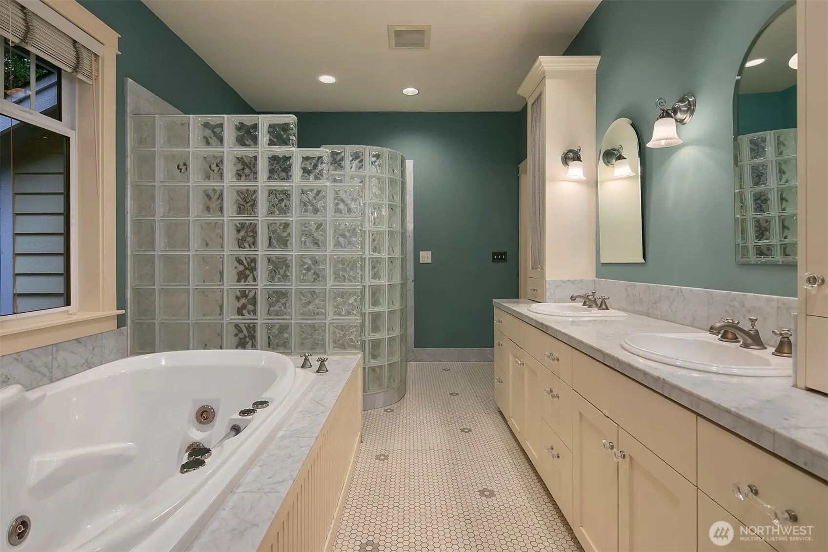 19603 238TH Avenue NE, Woodinville, WA 98077