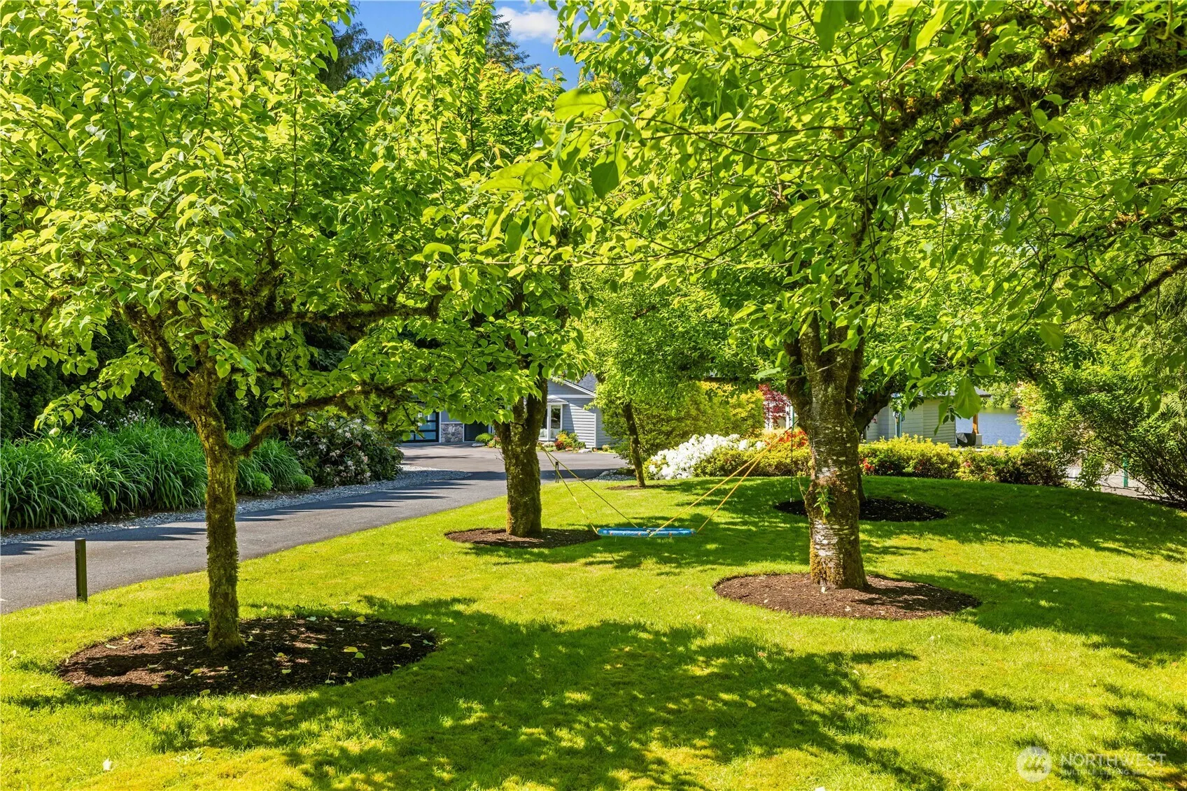 2045 E Beaver Lake Drive SE, Sammamish, WA 98075