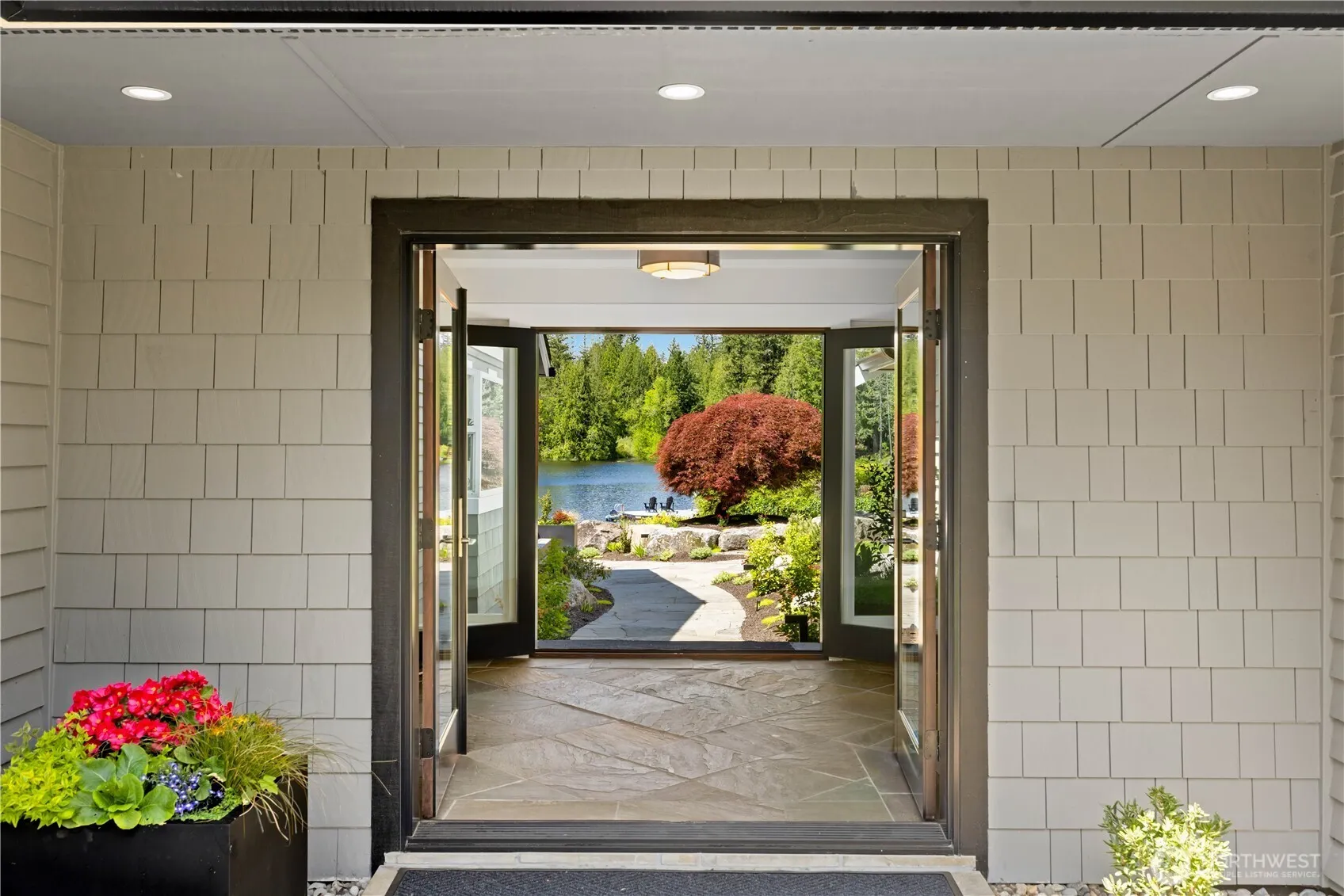 2045 E Beaver Lake Drive SE, Sammamish, WA 98075