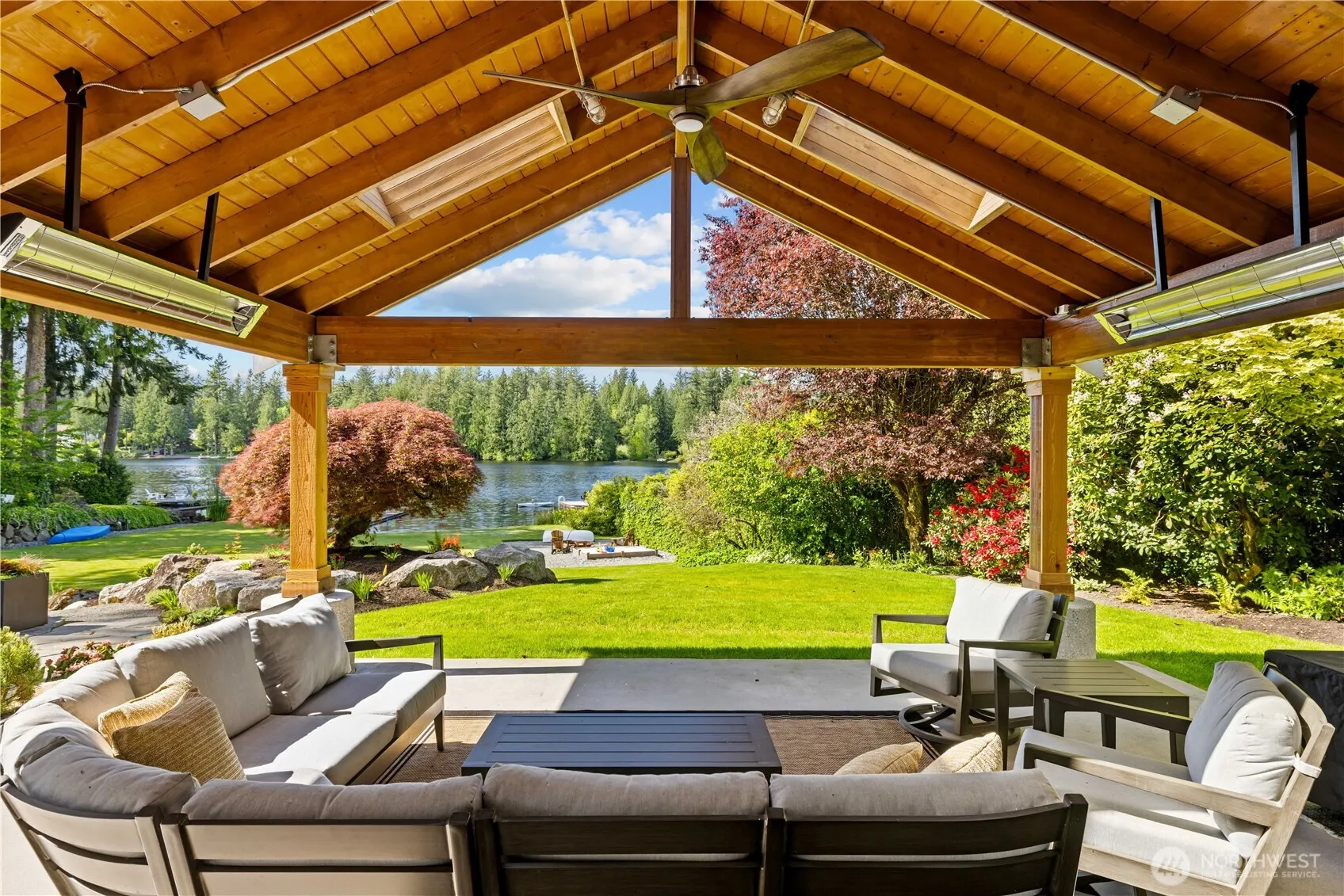 2045 E Beaver Lake Drive SE, Sammamish, WA 98075