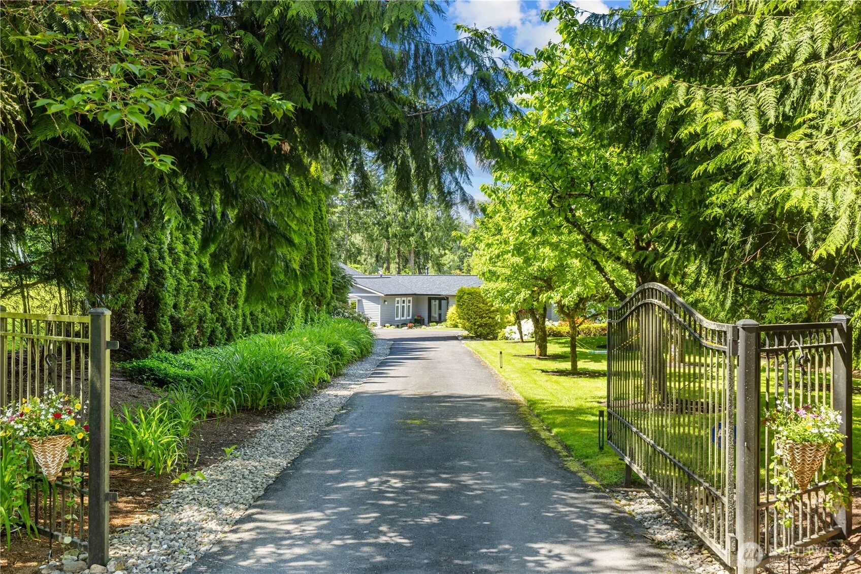 2045 E Beaver Lake Drive SE, Sammamish, WA 98075