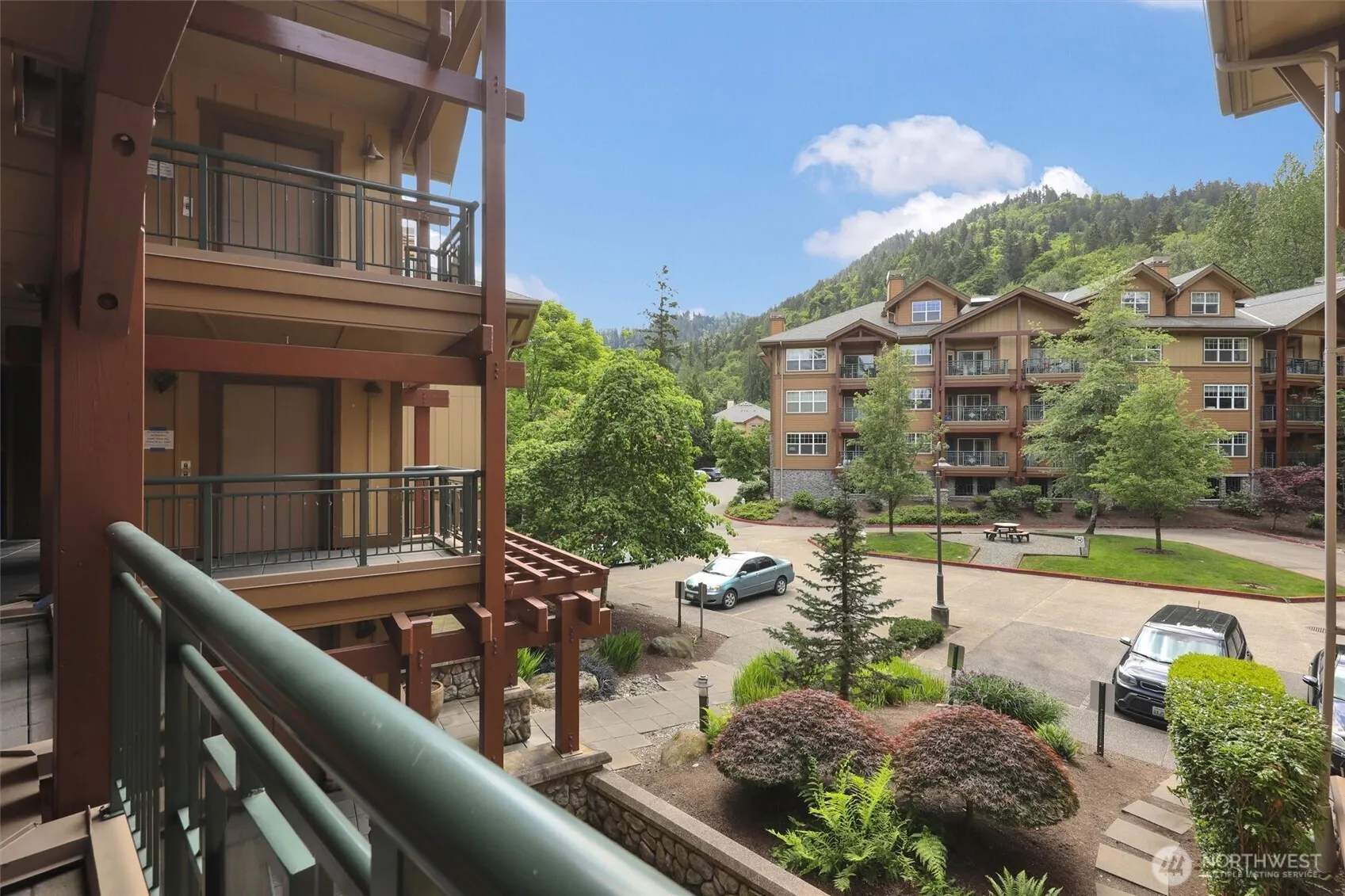 1000 Cabin Creek Lane SW #C203, Issaquah, WA 98027