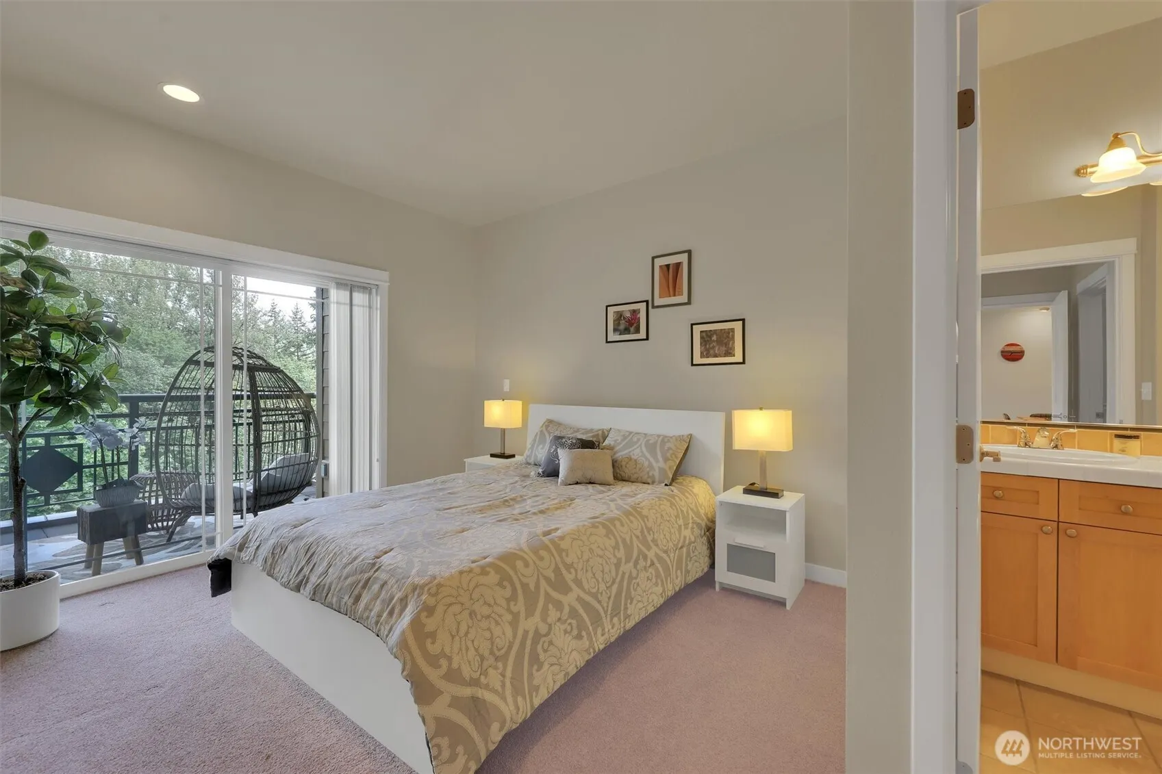1000 Cabin Creek Lane SW #C203, Issaquah, WA 98027