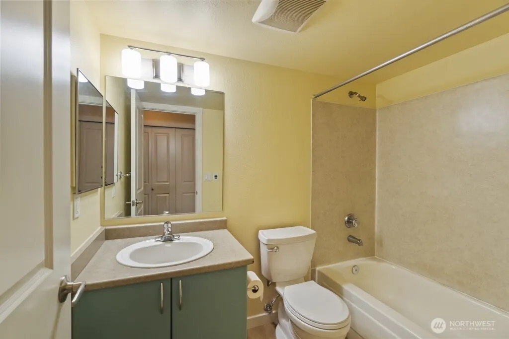 15415 35th Avenue Ct W #D103, Lynnwood, WA 98087