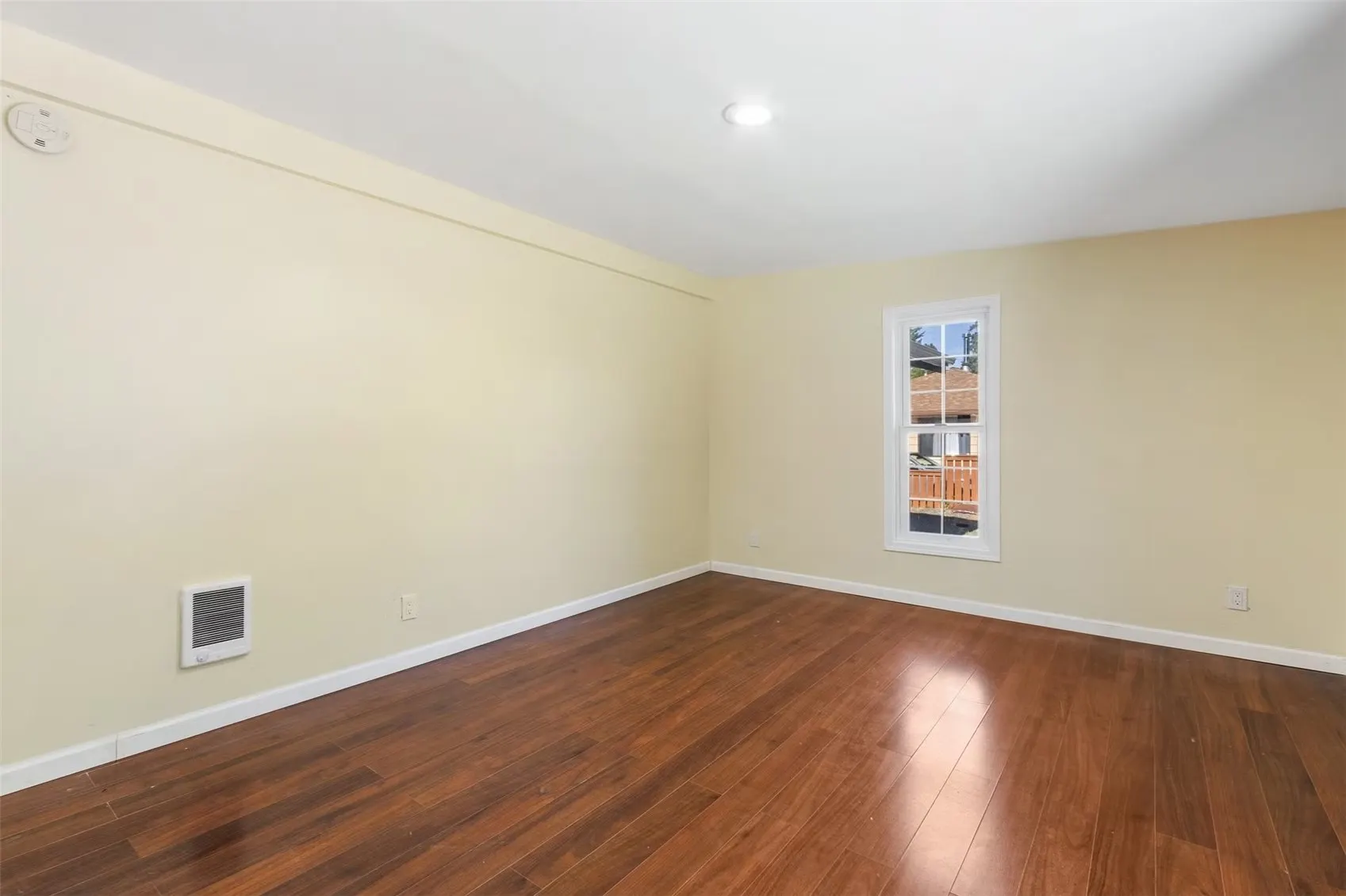 5004 188th Street SW, Lynnwood, WA 98037