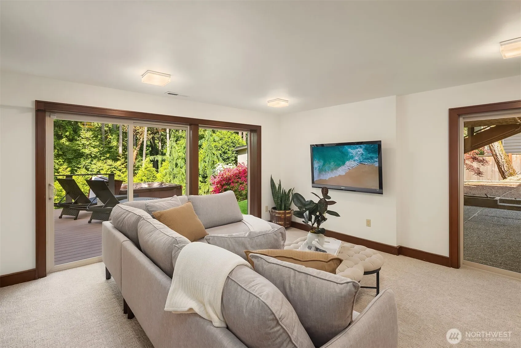 10250 SE 21st Street , Bellevue, WA 98004