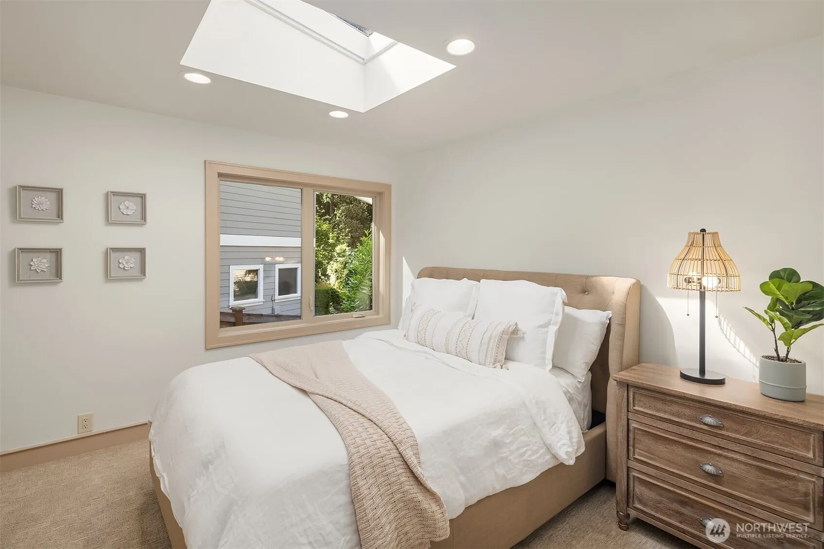 10250 SE 21st Street , Bellevue, WA 98004