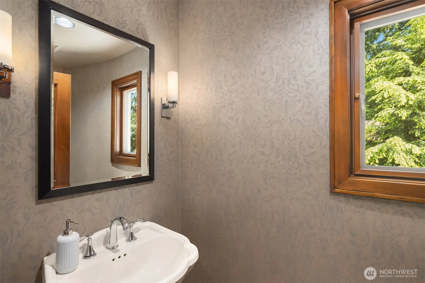 10250 SE 21st Street , Bellevue, WA 98004