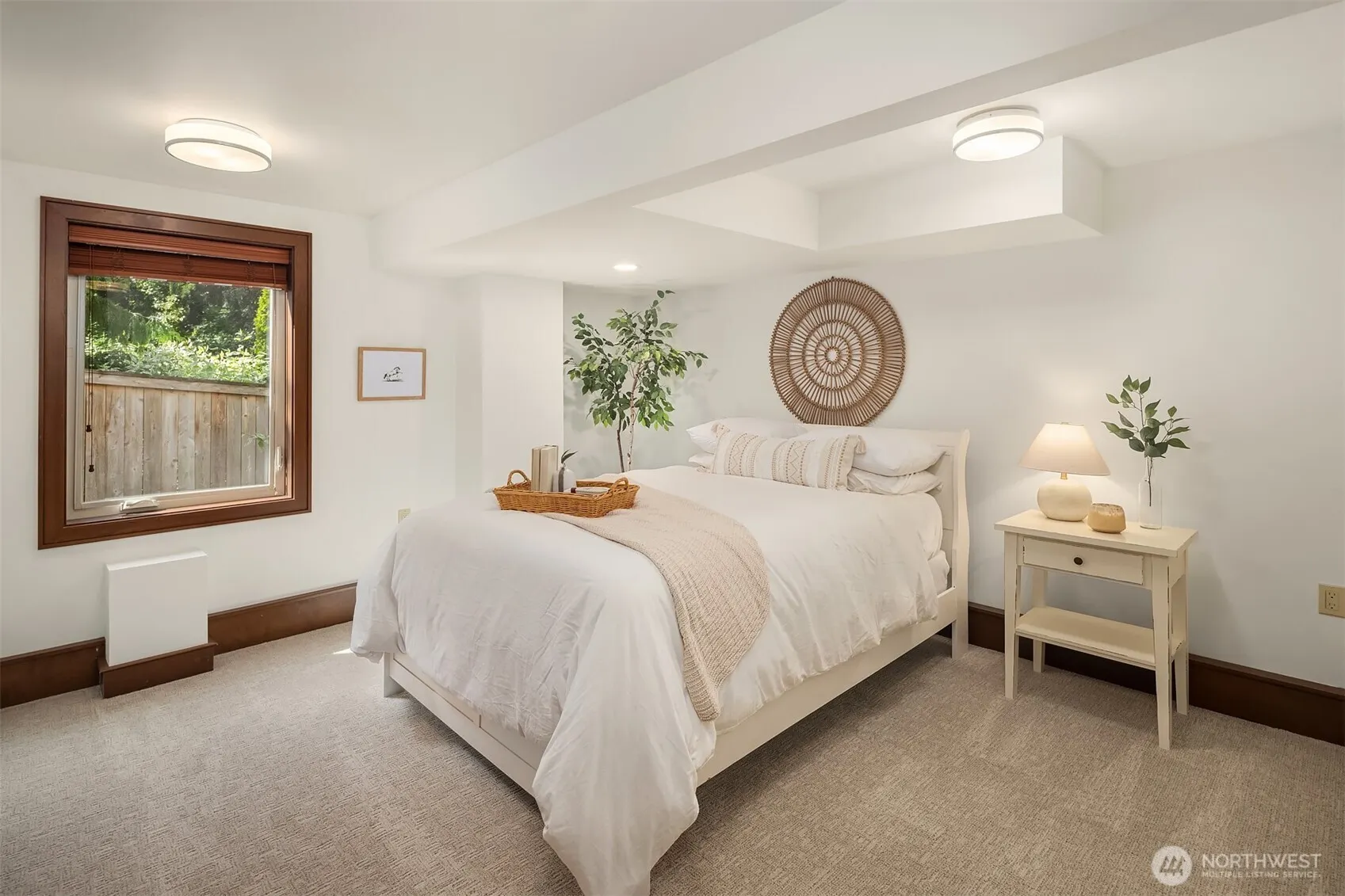10250 SE 21st Street , Bellevue, WA 98004
