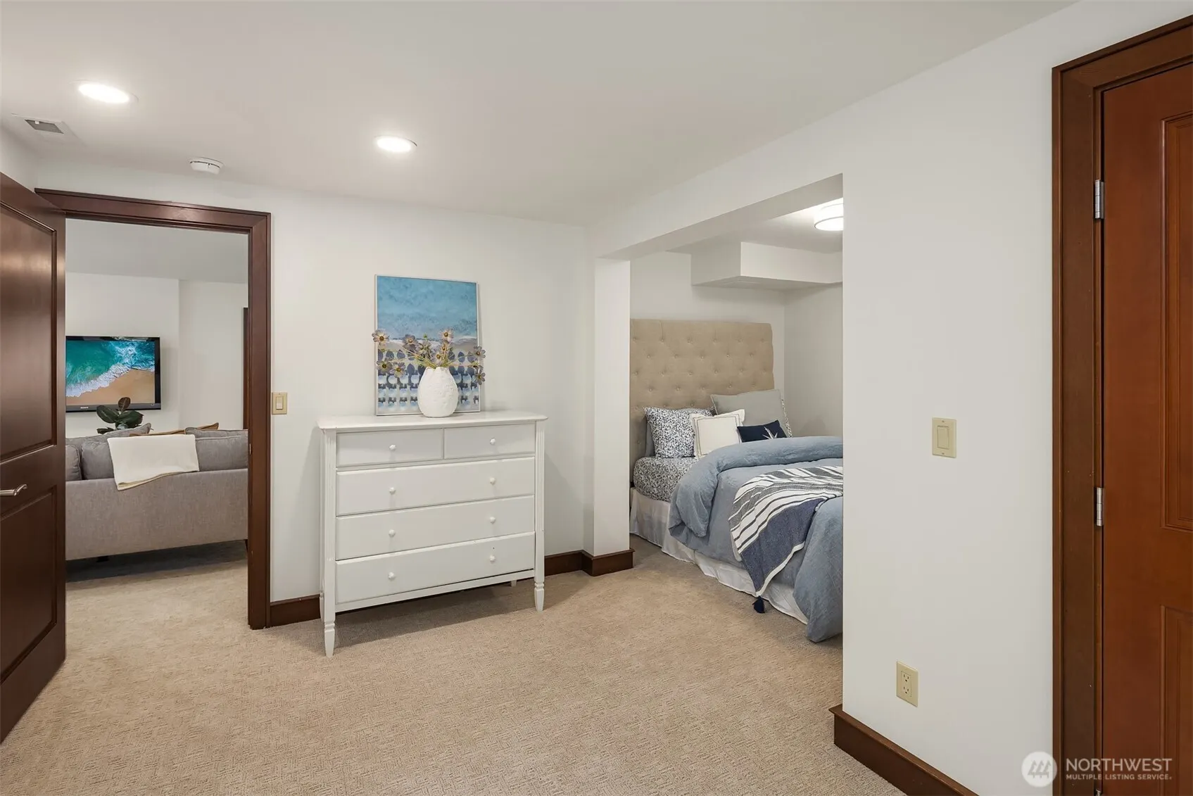 10250 SE 21st Street , Bellevue, WA 98004