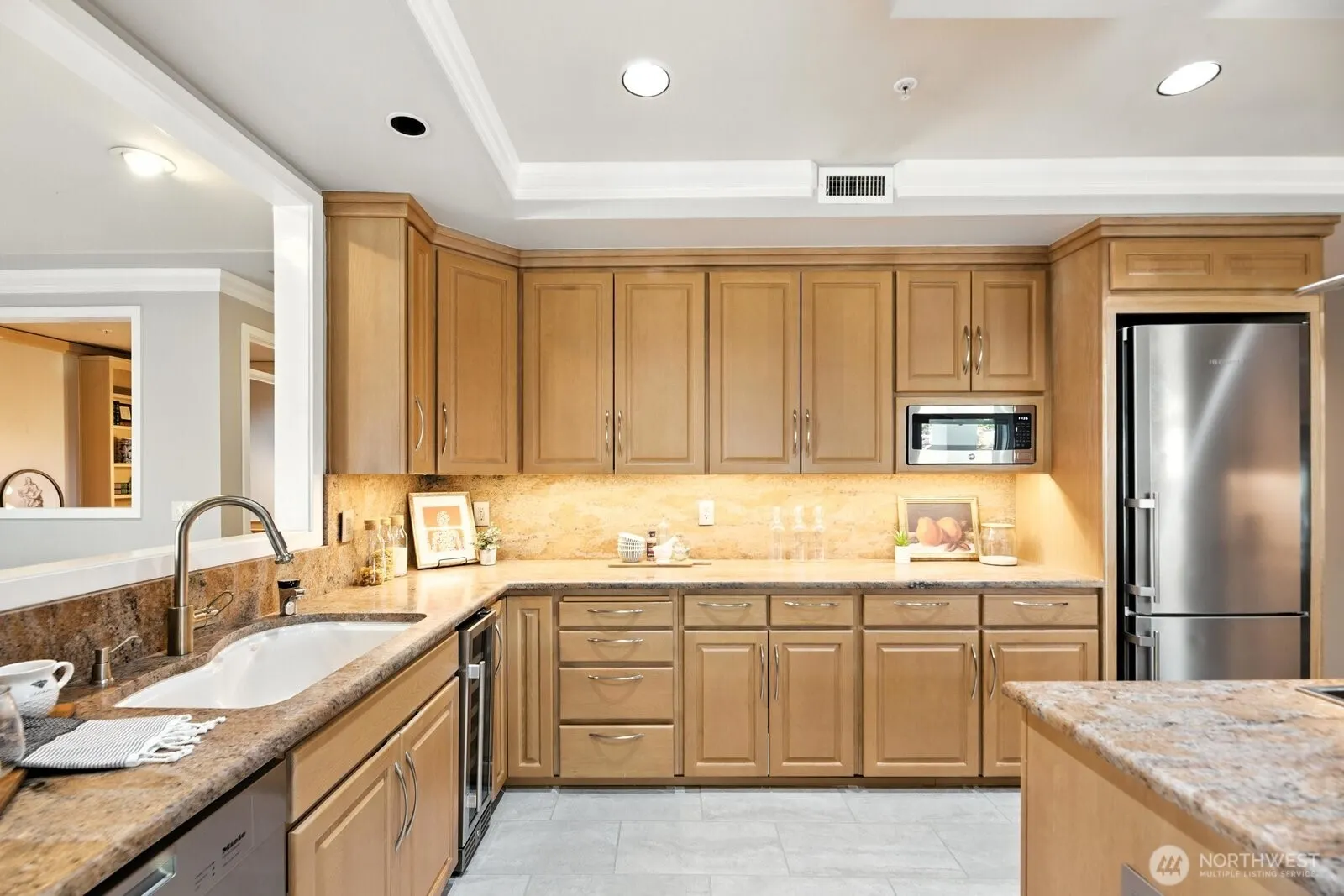 225 2nd Street S #A-1, Kirkland, WA 98033