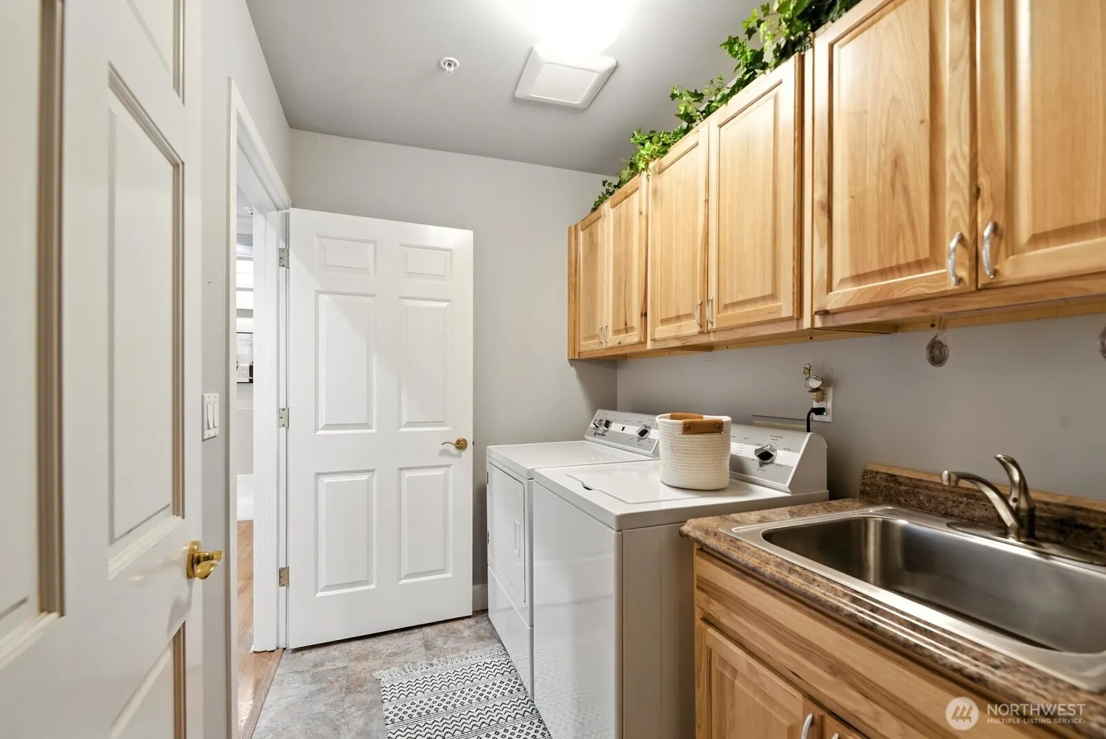 225 2nd Street S #A-1, Kirkland, WA 98033