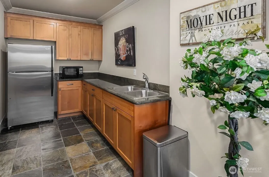 18609 SE Newport Way #408, Issaquah, WA 98027
