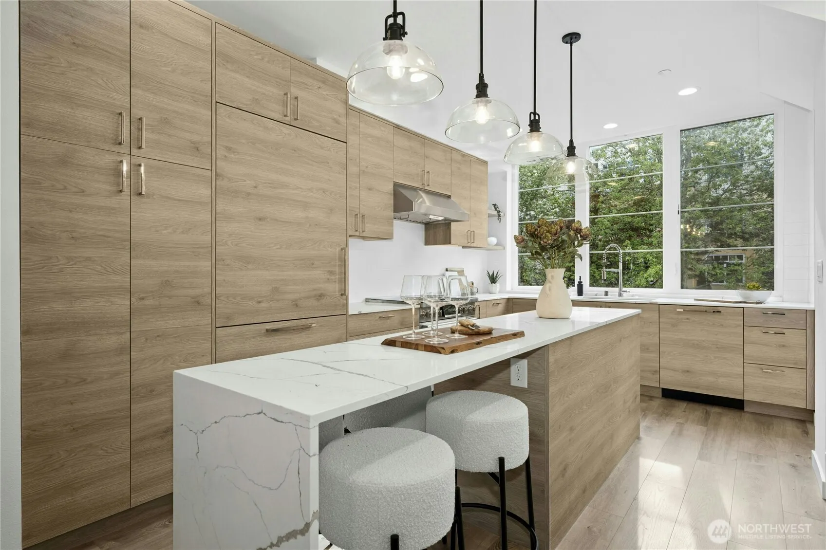 110 B 2nd Street S, Kirkland, WA 98033