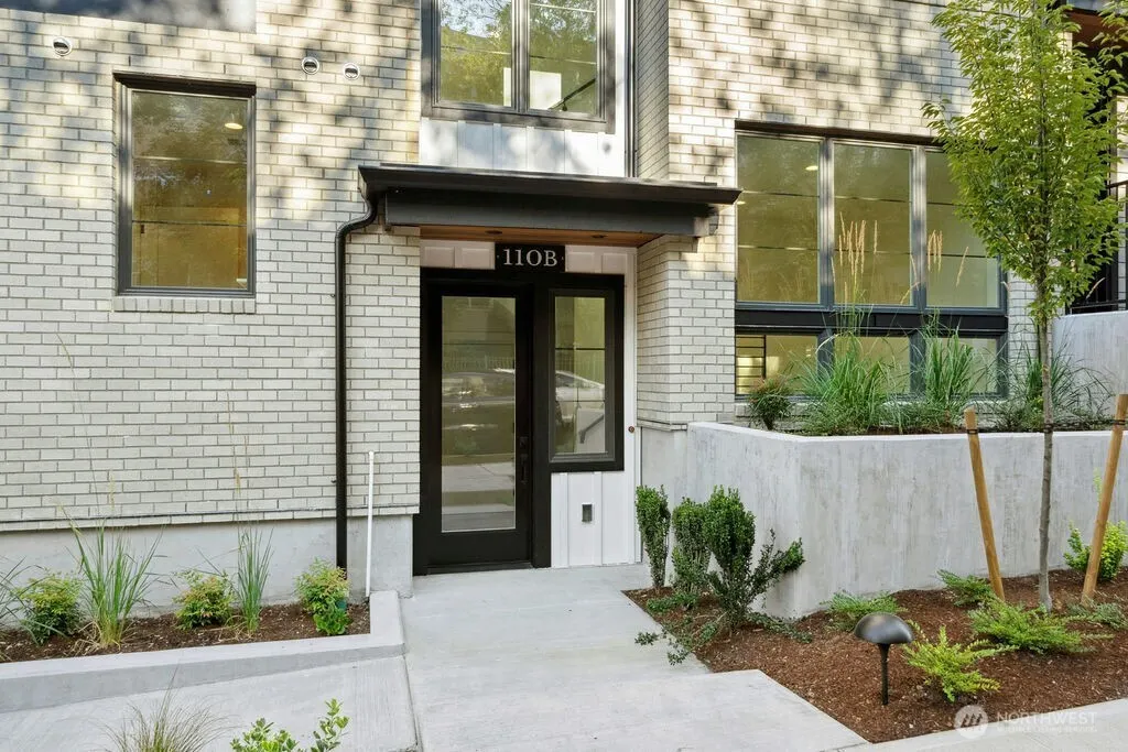 110 B 2nd Street S, Kirkland, WA 98033