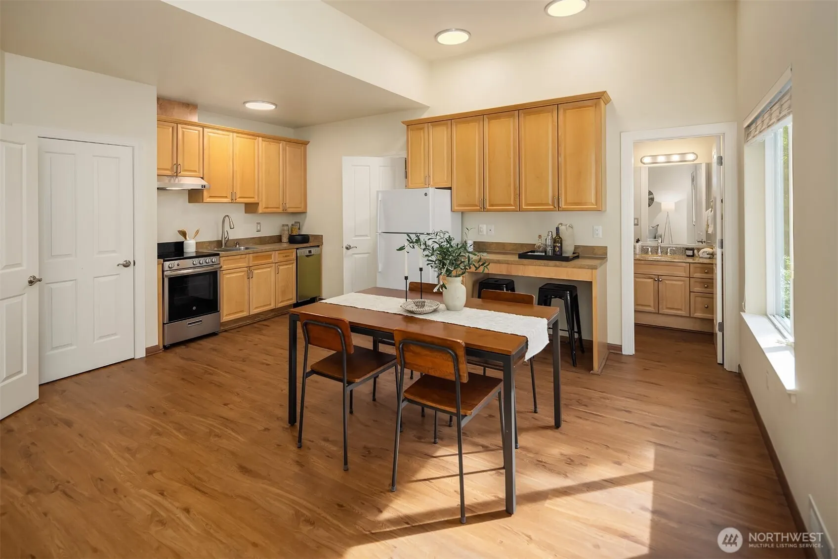 1977 16th Court NE, Issaquah, WA 98029