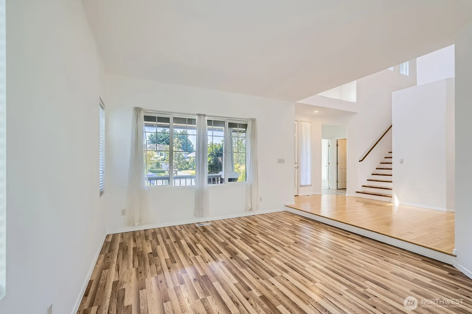 24036 SE 10th Court , Sammamish, WA 98075
