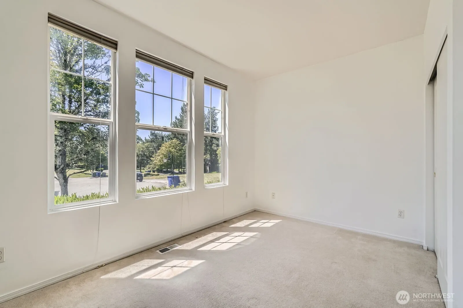 24036 SE 10th Court , Sammamish, WA 98075