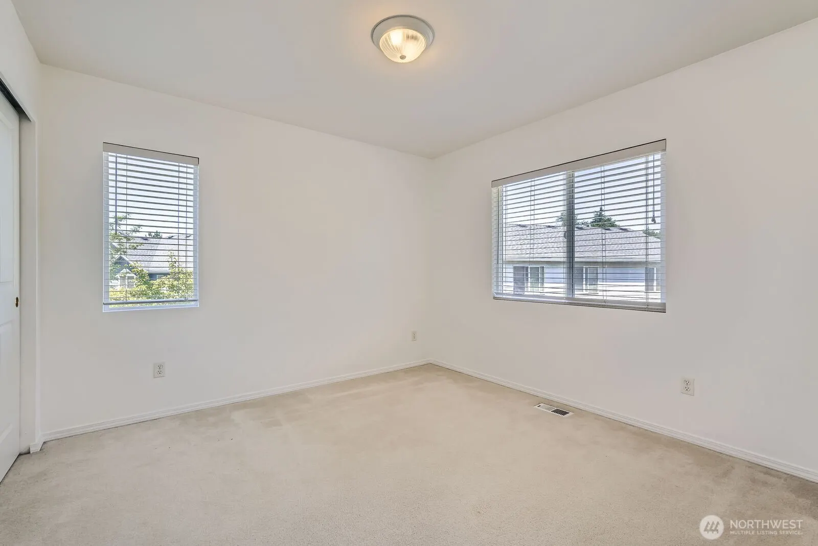 24036 SE 10th Court , Sammamish, WA 98075