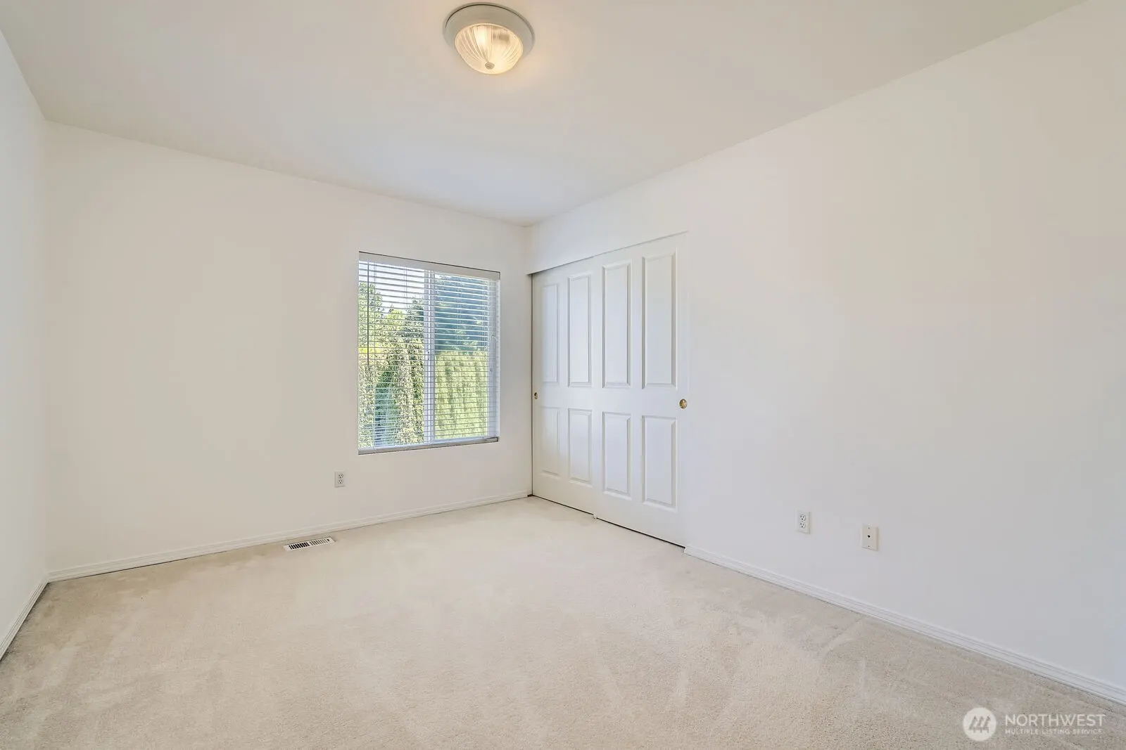 24036 SE 10th Court , Sammamish, WA 98075