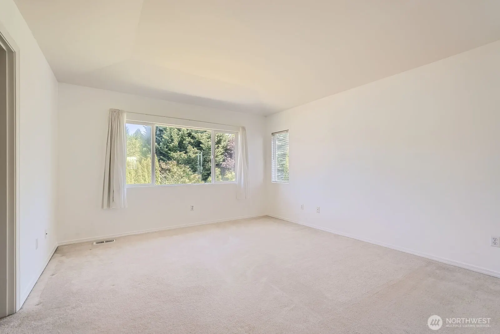 24036 SE 10th Court , Sammamish, WA 98075