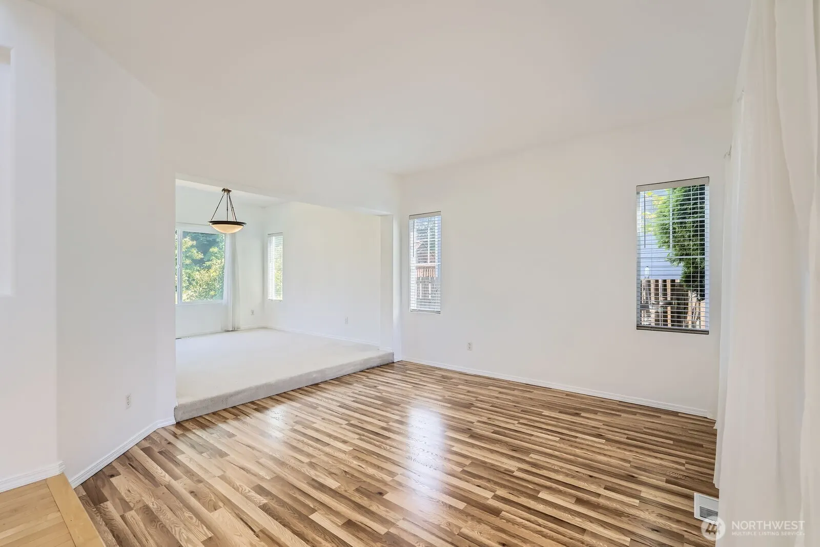 24036 SE 10th Court , Sammamish, WA 98075