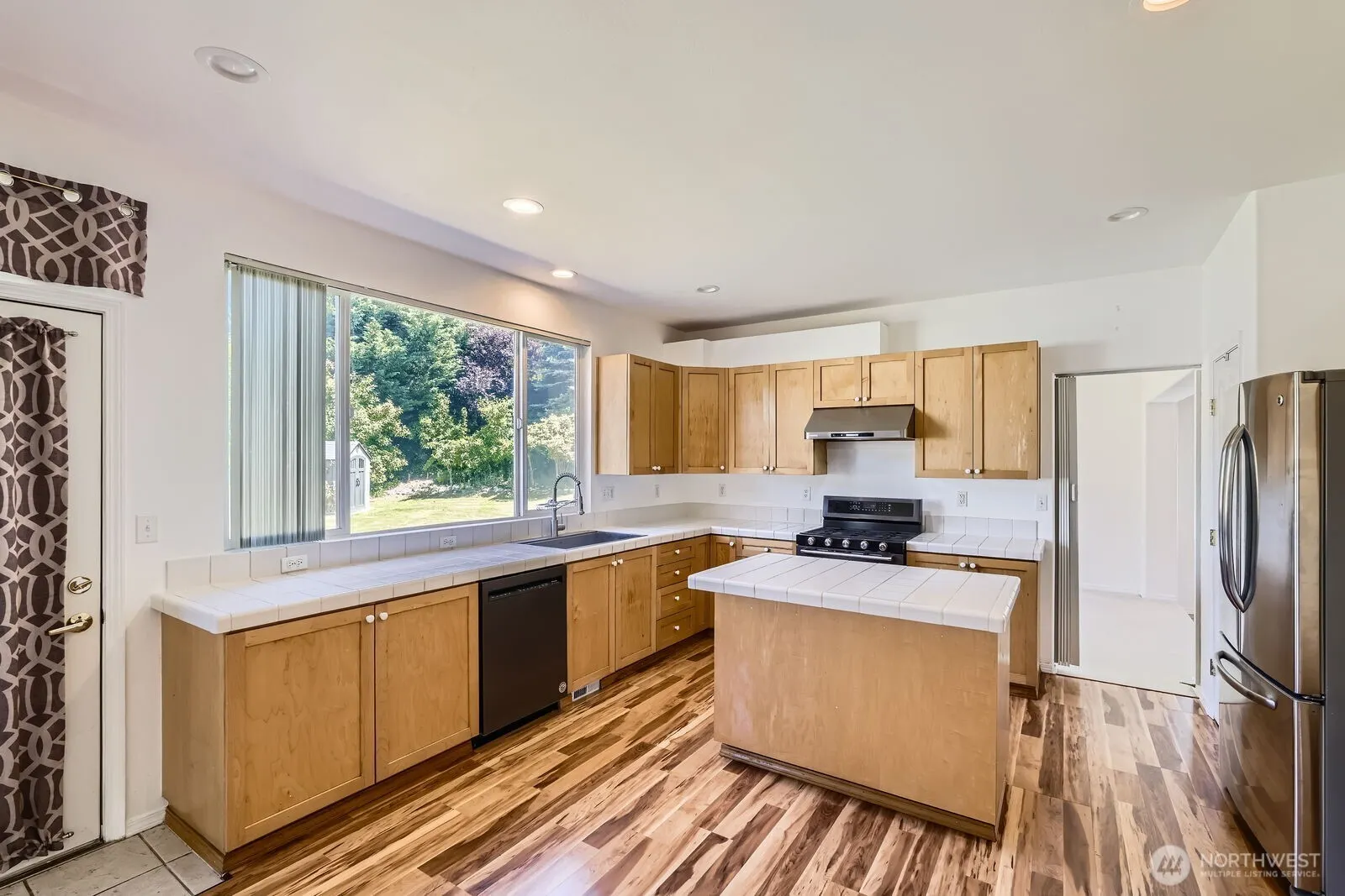 24036 SE 10th Court , Sammamish, WA 98075