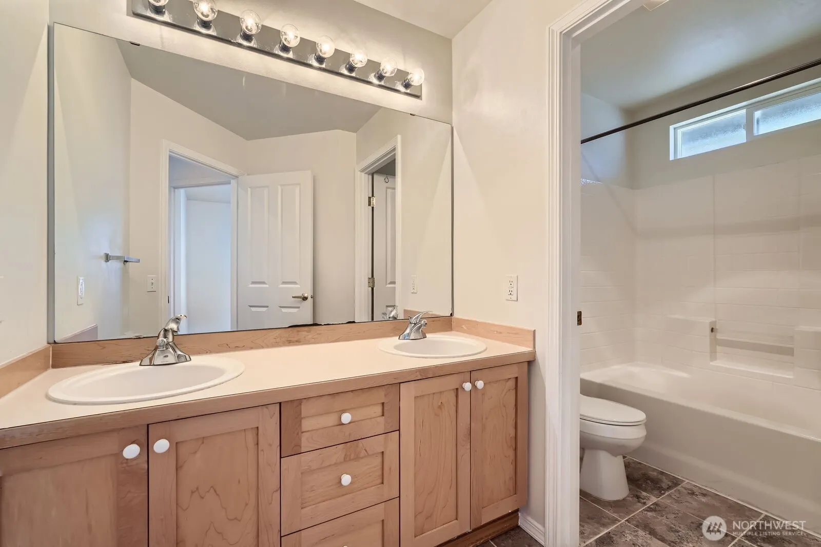 24036 SE 10th Court , Sammamish, WA 98075