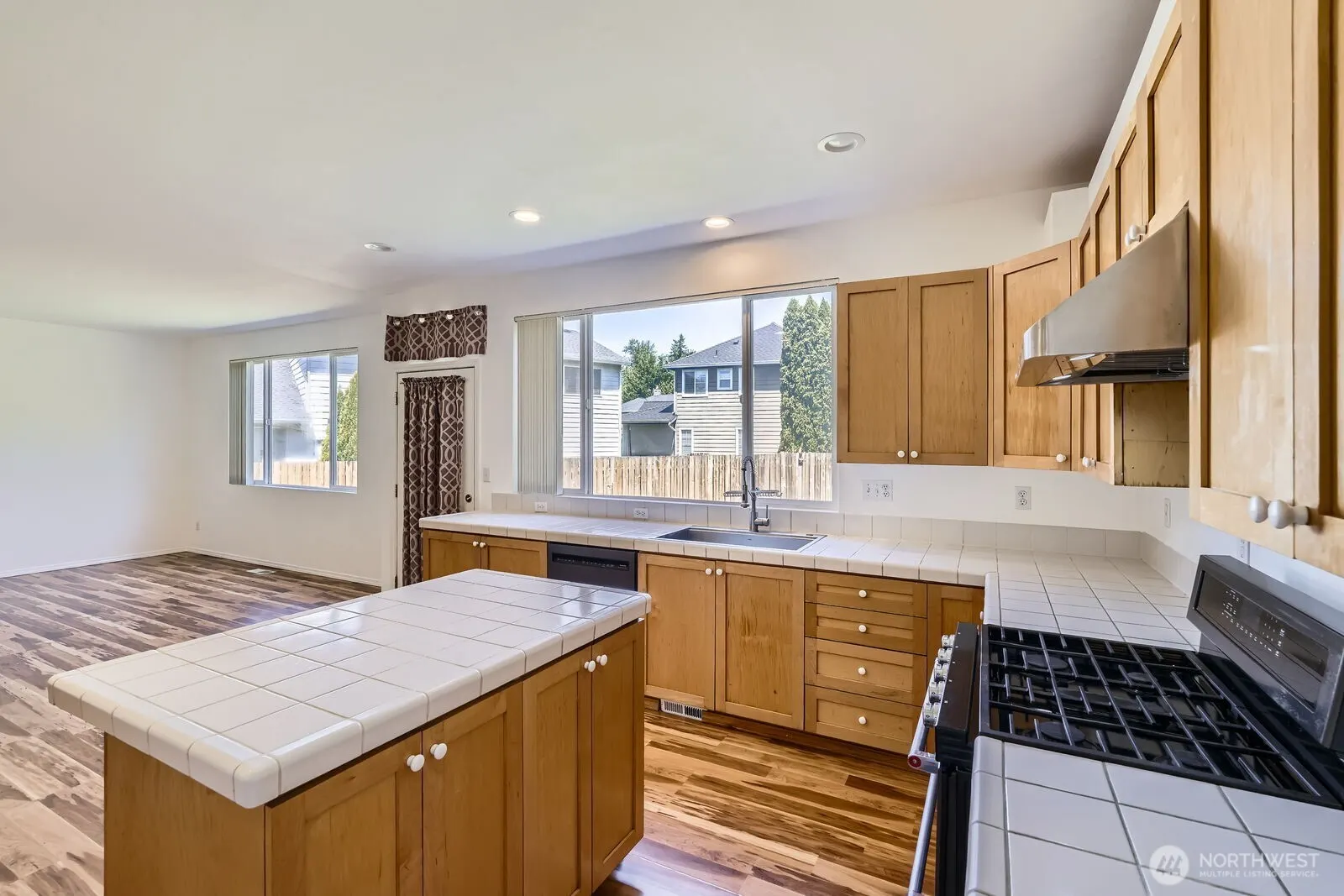 24036 SE 10th Court , Sammamish, WA 98075
