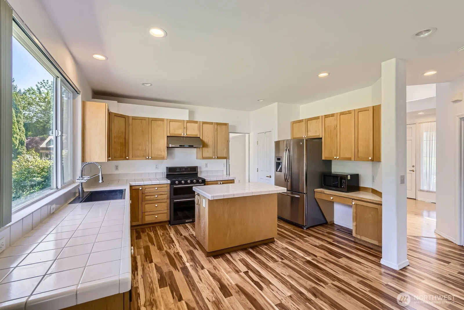 24036 SE 10th Court , Sammamish, WA 98075