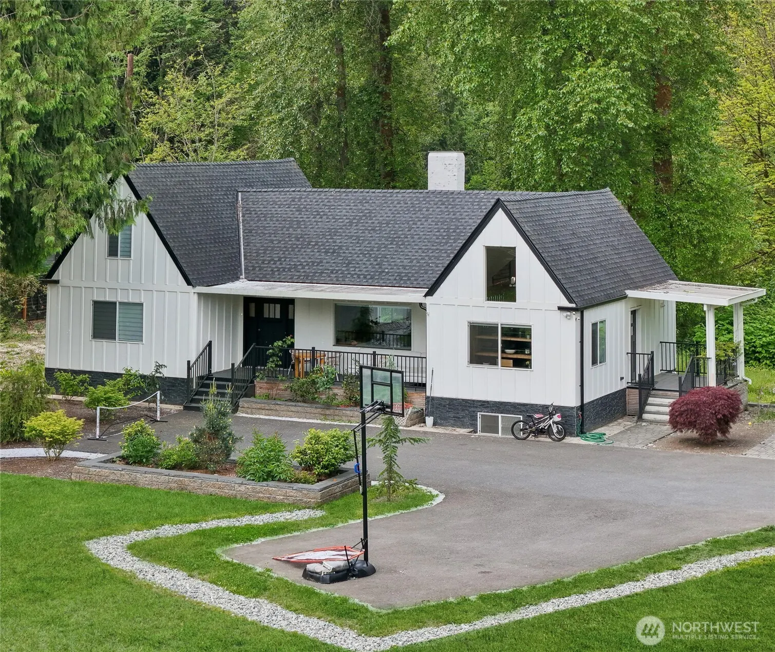 18725 NE 128th Way , Redmond, WA 98052