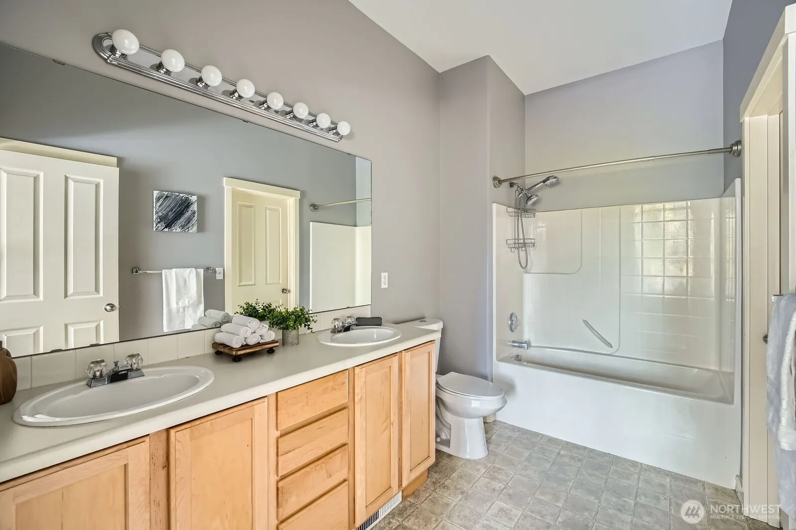 1855 Trossachs Boulevard SE #1404, Sammamish, WA 98075