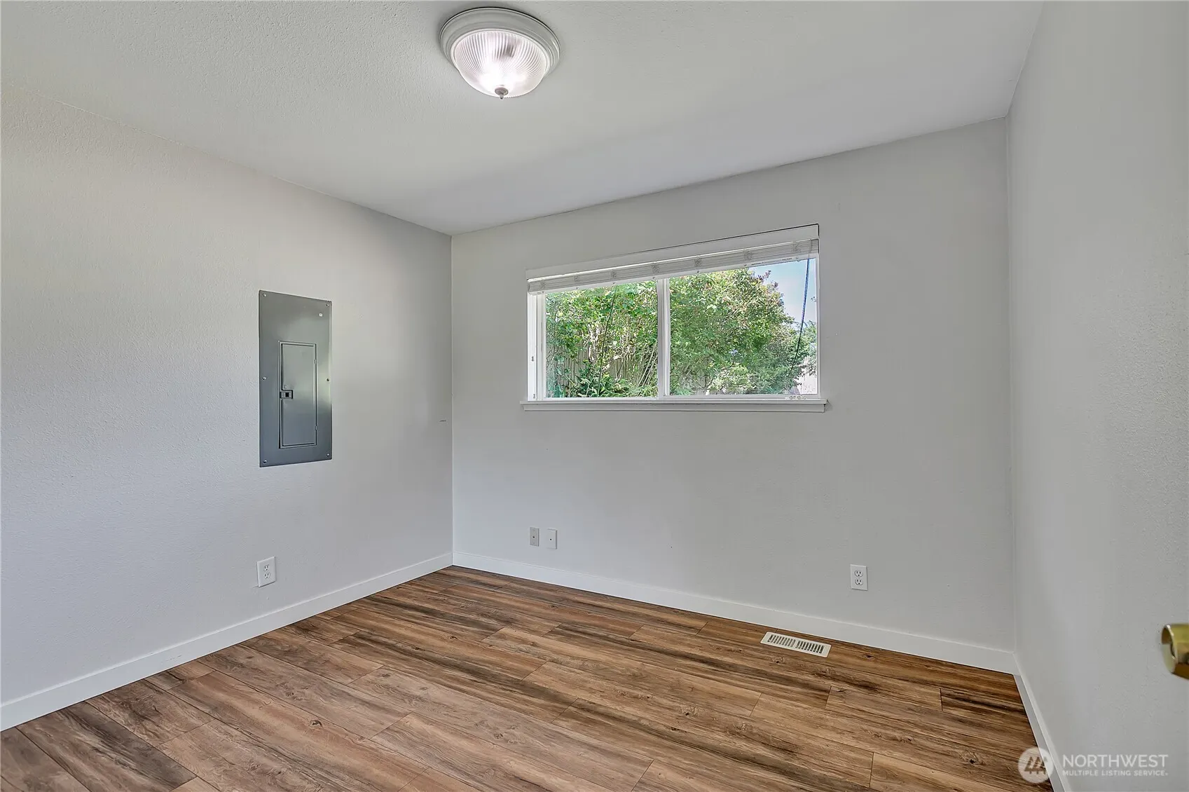 817 Hilltop Avenue , Kent, WA 98031-3115