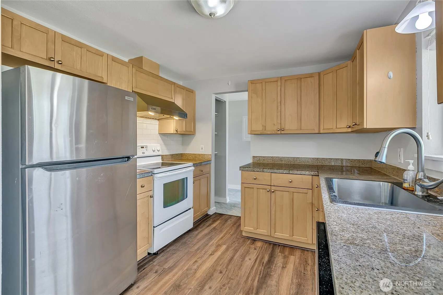 817 Hilltop Avenue , Kent, WA 98031-3115