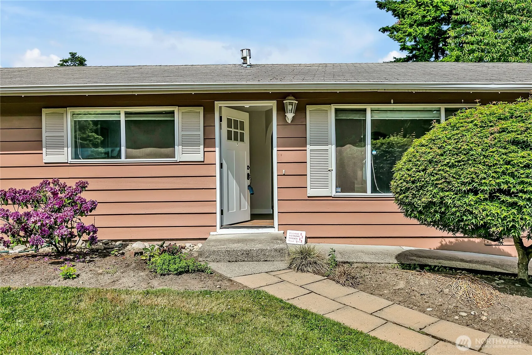 817 Hilltop Avenue , Kent, WA 98031-3115